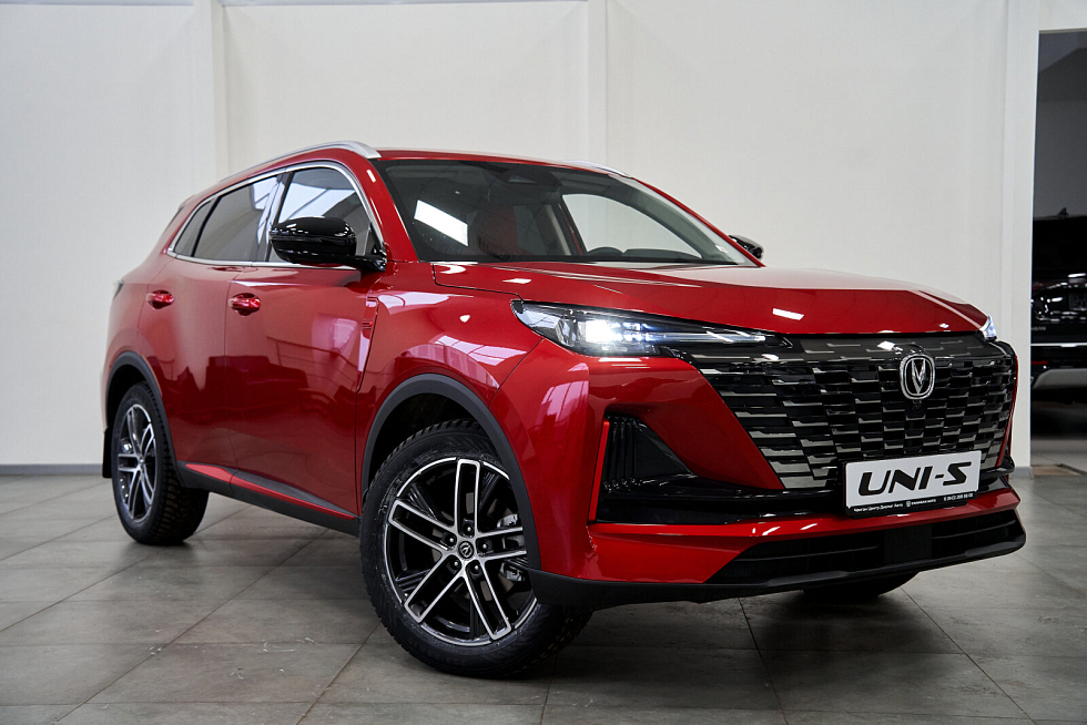 Changan UNI-S (CS55 Plus) Luxe, красный