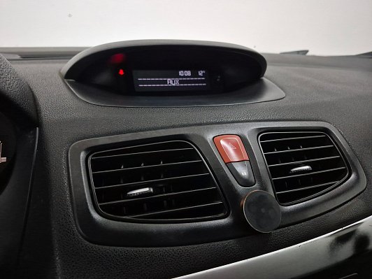 Renault Fluence, 2010 года, пробег 299691 км