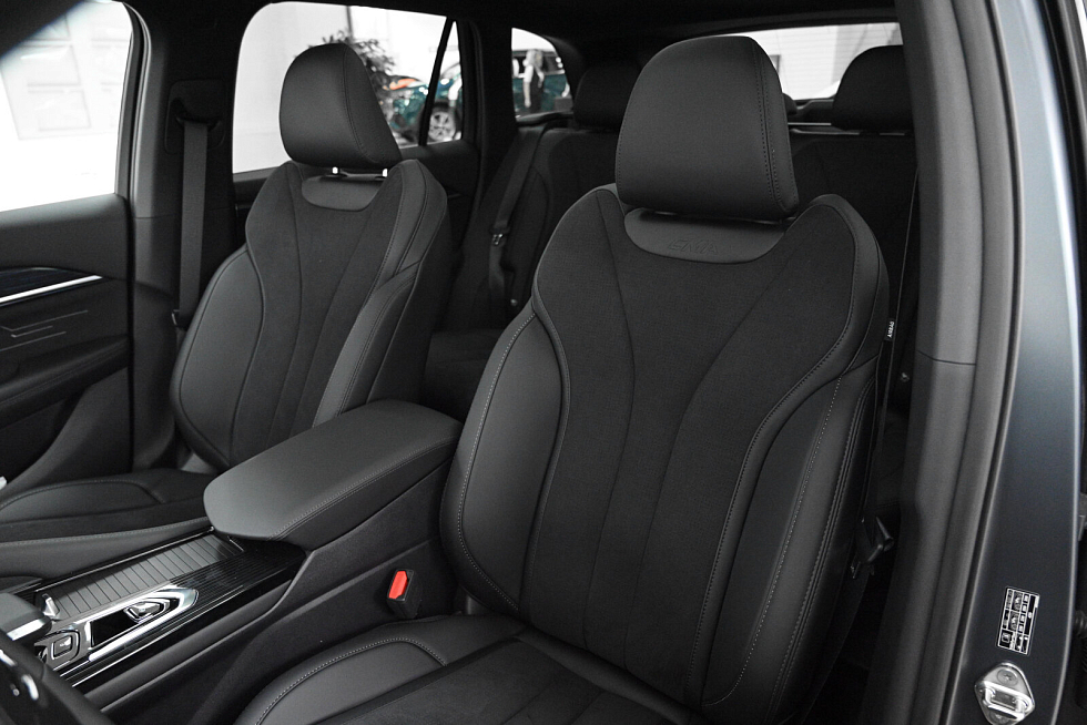 Geely Monjaro Люкс, серый