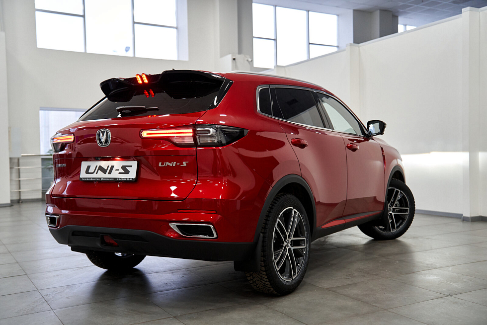 Changan UNI-S Техно, красный