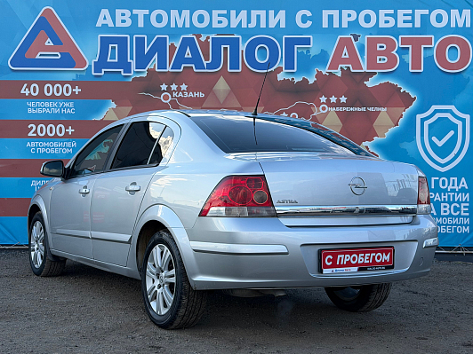 Opel Astra Cosmo, 2011 года, пробег 196699 км
