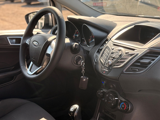 Ford Fiesta Trend, 2015 года, пробег 210128 км