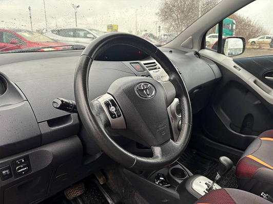 Toyota Yaris Сол, 2008 года, пробег 127615 км