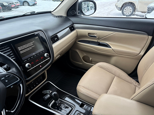 Mitsubishi Outlander Ultimate, 2020 года, пробег 157436 км