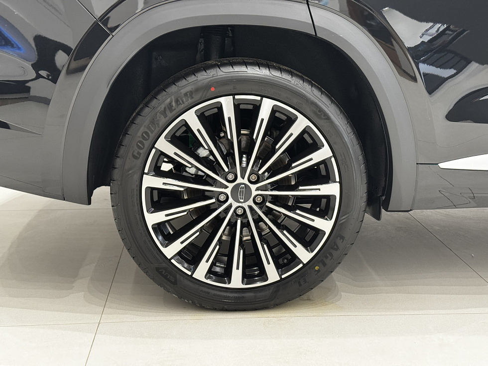 Geely Monjaro Flagship SE, черный