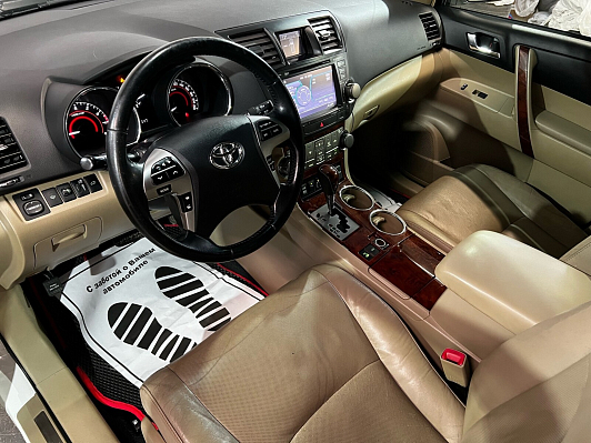 Toyota Highlander, 2012 года, пробег 182000 км