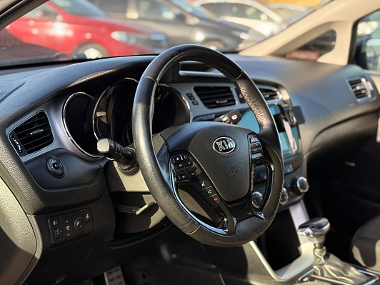 Kia Ceed Prestige, 2015 года, пробег 165000 км