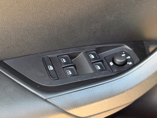 Skoda Karoq Ambition, 2020 года, пробег 136185 км