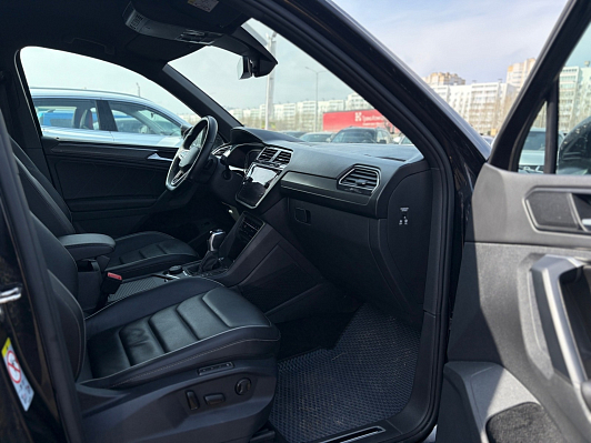 Volkswagen Tiguan R-Line, 2021 года, пробег 53843 км