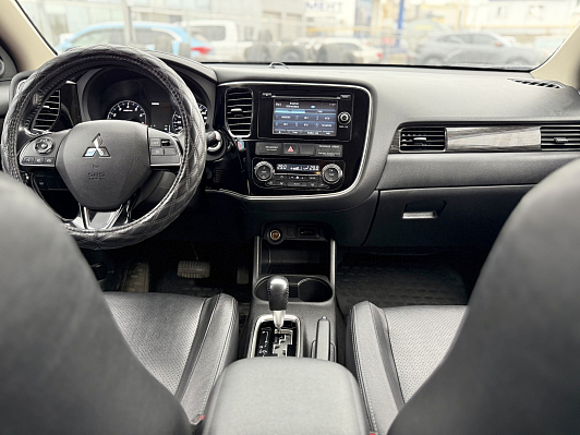 Mitsubishi Outlander Intense, 2016 года, пробег 208676 км