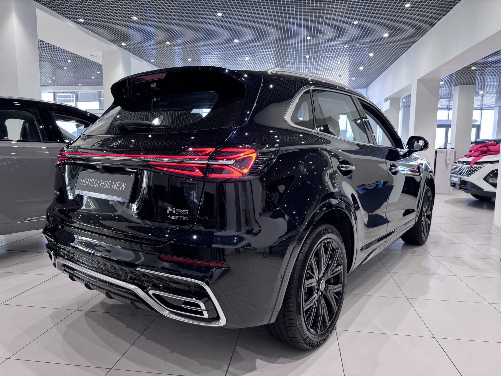 Hongqi HS5 Делюкс (Deluxe), черный