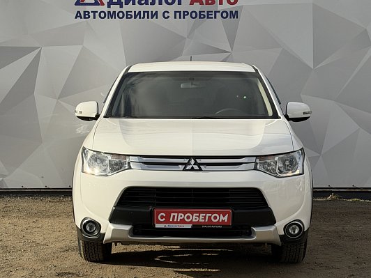 Mitsubishi Outlander Intense, 2014 года, пробег 117700 км