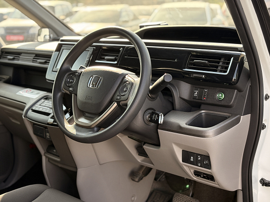 Honda Stepwgn, 2019 года, пробег 38942 км