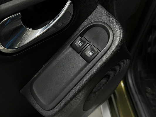 Renault Duster Luxe Privilege, 2019 года, пробег 155000 км