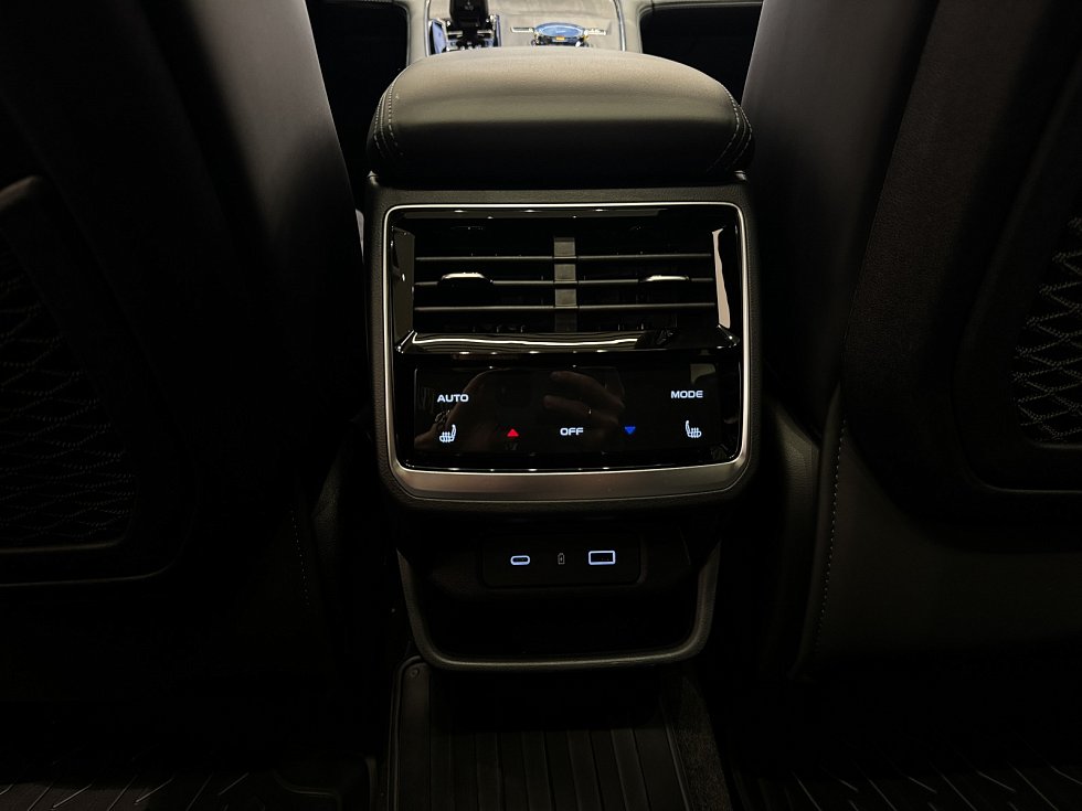 Geely Monjaro Flagship, черный