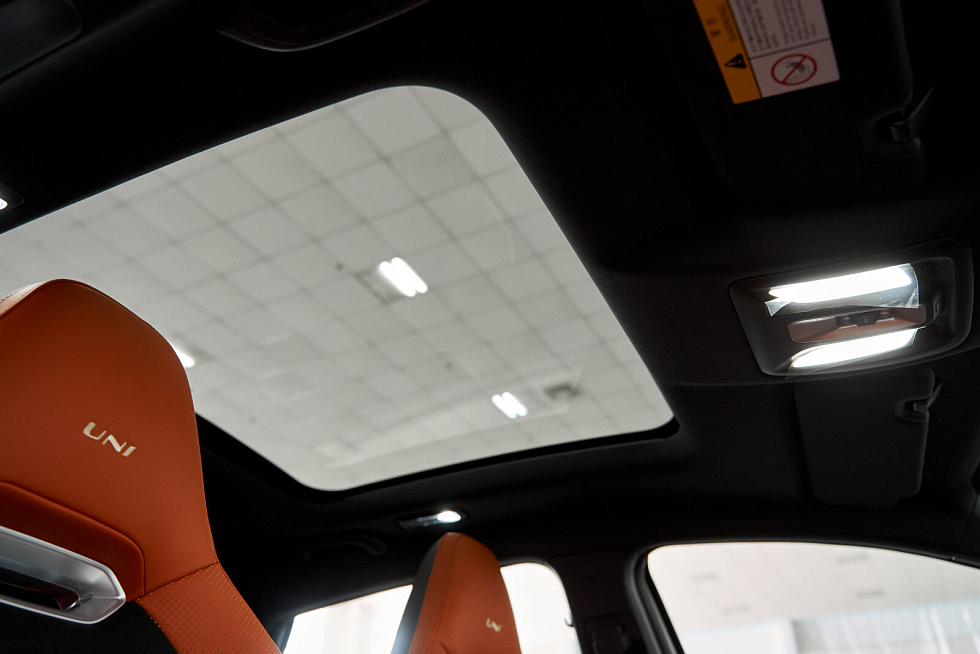 Changan UNI-V Tech, белый