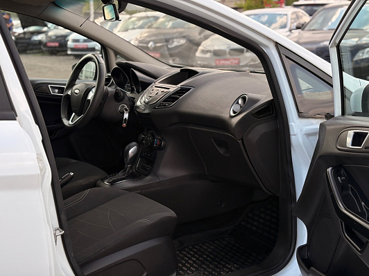 Ford Fiesta Trend, 2016 года, пробег 130290 км