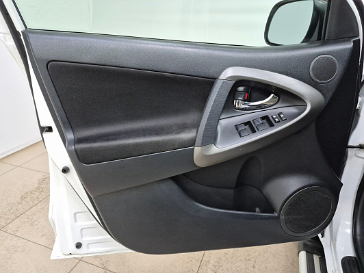 Toyota RAV4, 2011 года, пробег 191628 км