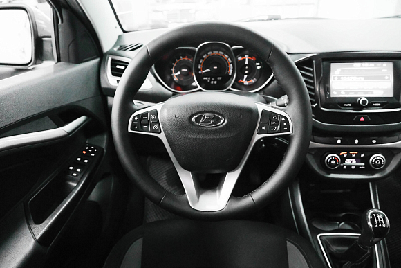 Lada (ВАЗ) Vesta Luxe Multimedia (2019-2021), 2018 года, пробег 144454 км