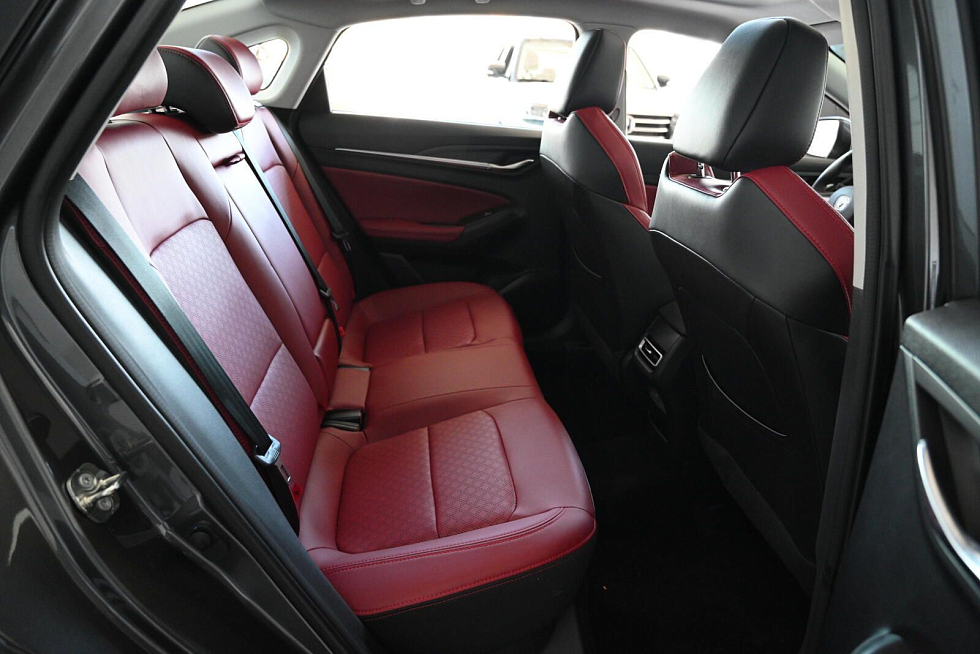 Changan Eado Plus Tech, серебряный