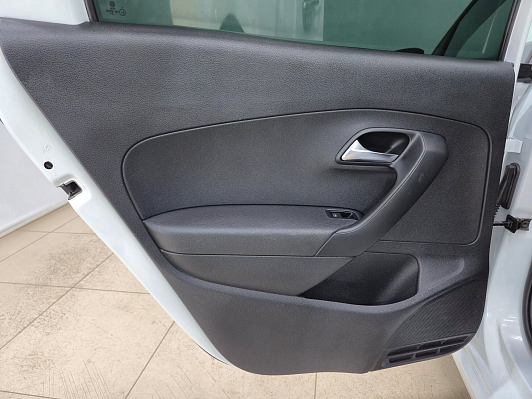 Volkswagen Polo Drive, 2018 года, пробег 131136 км