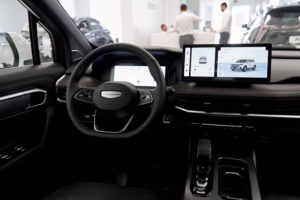 Geely Okavango Флагман, белый