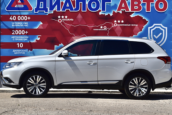 Mitsubishi Outlander Intense+, 2021 года, пробег 64738 км