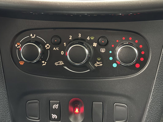 Renault Sandero Confort, 2018 года, пробег 76000 км