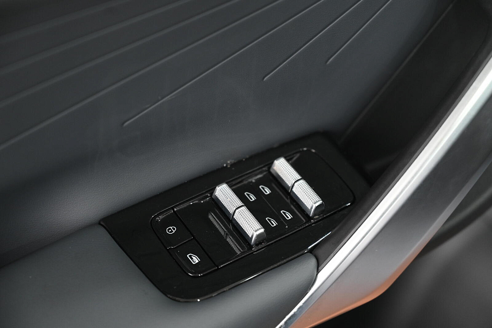 Geely Atlas , голубой