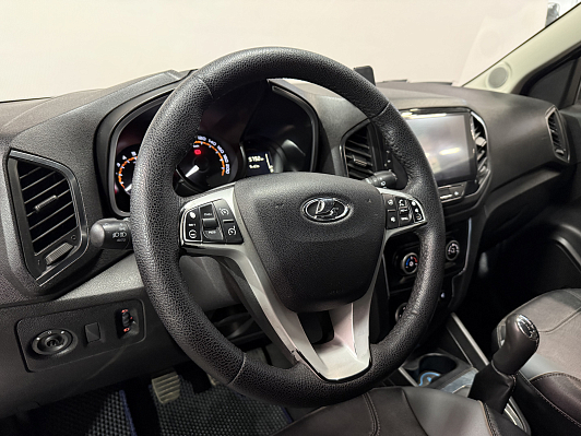 Lada (ВАЗ) XRAY Luxe Prestige, 2019 года, пробег 98000 км