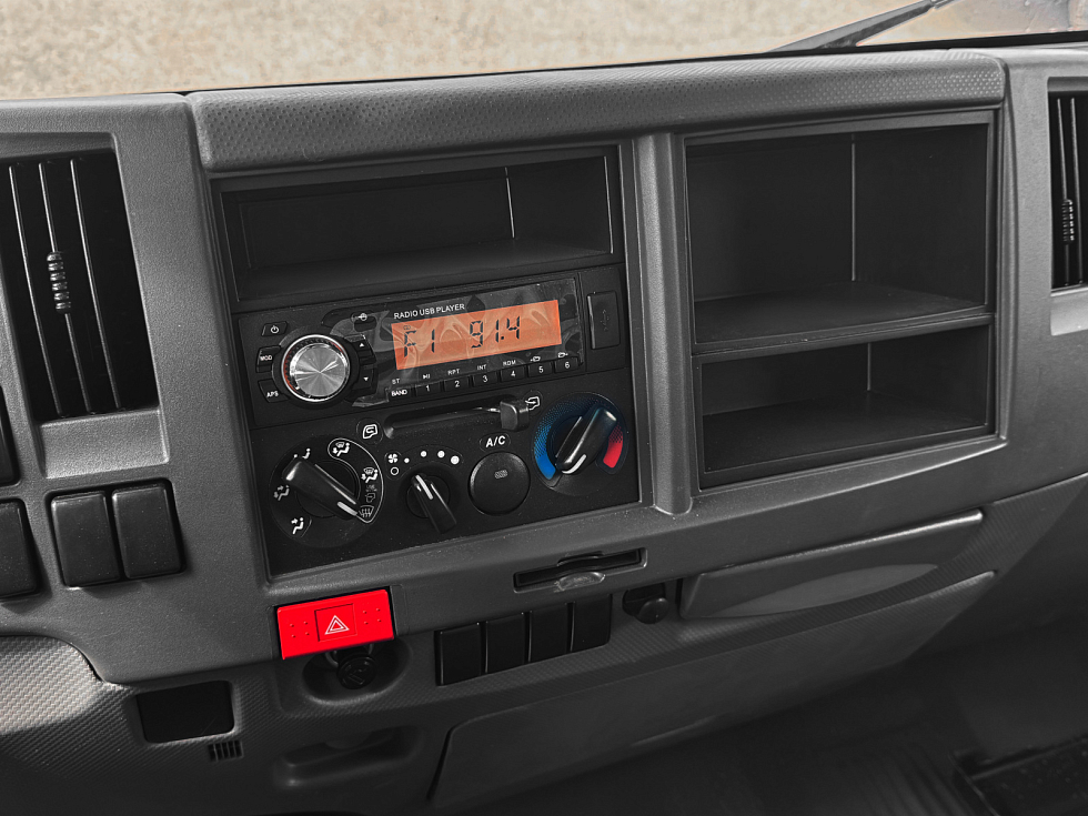 Isuzu Elf (N-series) , белый