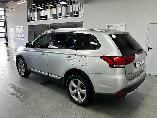Mitsubishi Outlander, 2017 года, пробег 104000 км