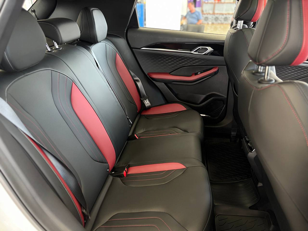 Geely Coolray Luxury, белый