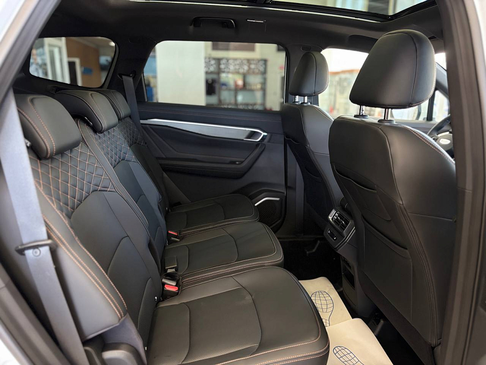 Geely Okavango Luxury, белый