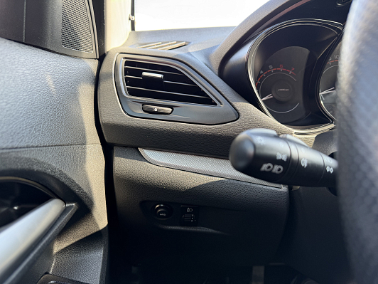 Lada (ВАЗ) Vesta Comfort Multimedia, 2017 года, пробег 64000 км