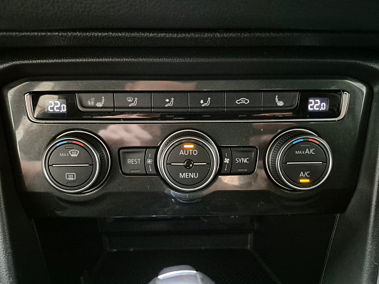 Volkswagen Tiguan Highline, 2018 года, пробег 124500 км