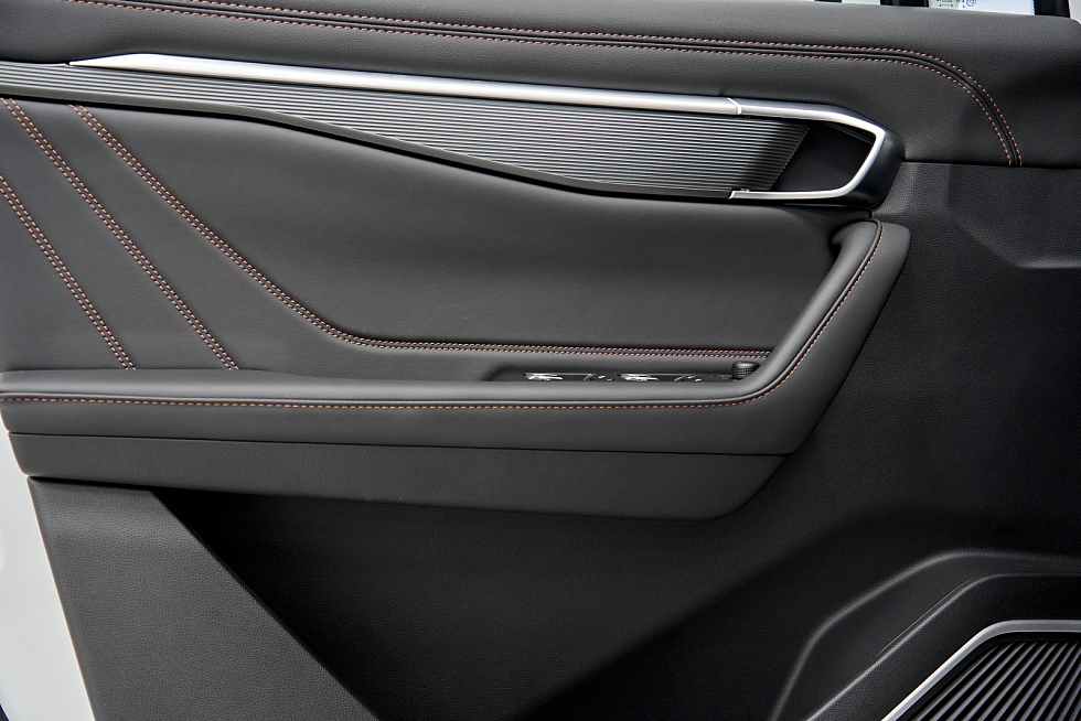 Geely Okavango Flagship, белый