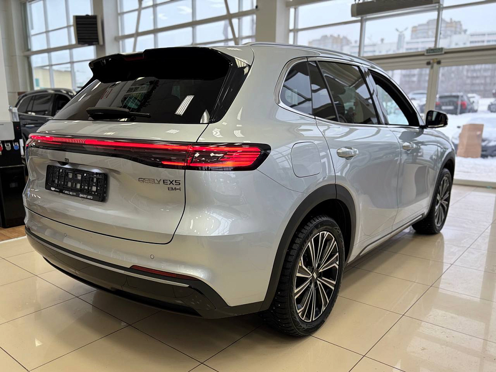 Geely EX5 EM-i Макс, серебряный