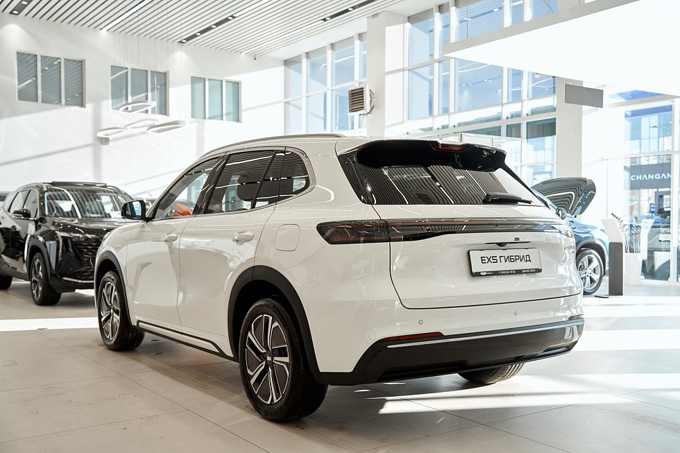 Geely EX5 Гибрид Макс EM-R, белый
