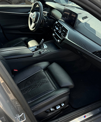 BMW 5 серии 530d xDrive M Sport Plus Edition 21, 2020 года, пробег 107654 км