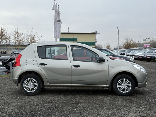 Renault Sandero Специальная серия, 2014 года, пробег 214000 км