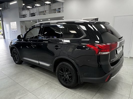 Mitsubishi Outlander Invite, 2018 года, пробег 136649 км