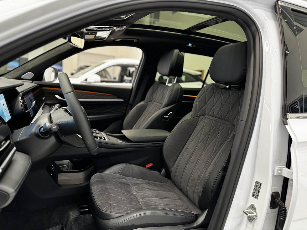 Geely Monjaro Flagship SE, белый