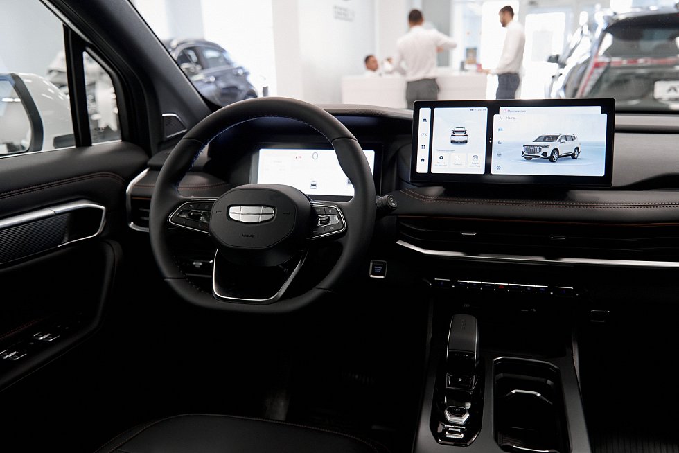 Geely Okavango Флагман, белый
