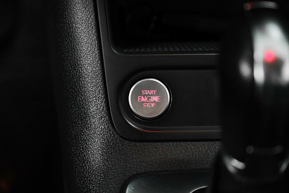 Volkswagen Tiguan Avenue, 2013 года, пробег 209000 км