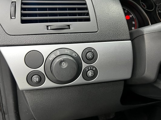 Opel Astra, 2011 года, пробег 242877 км