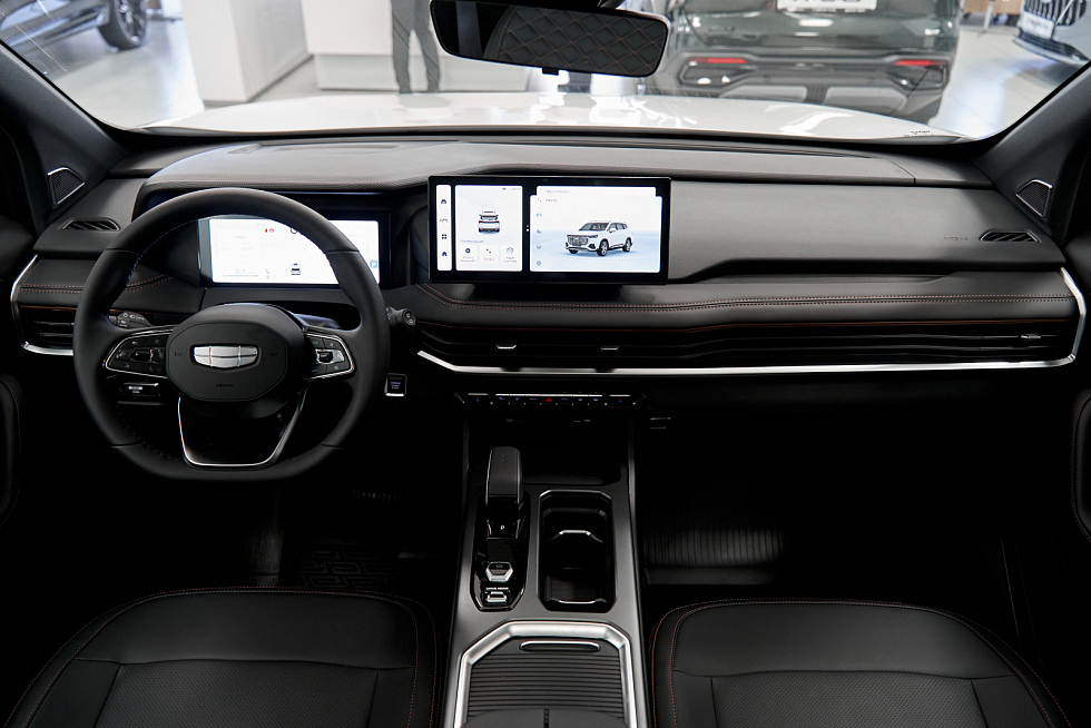 Geely Okavango Флагман, белый