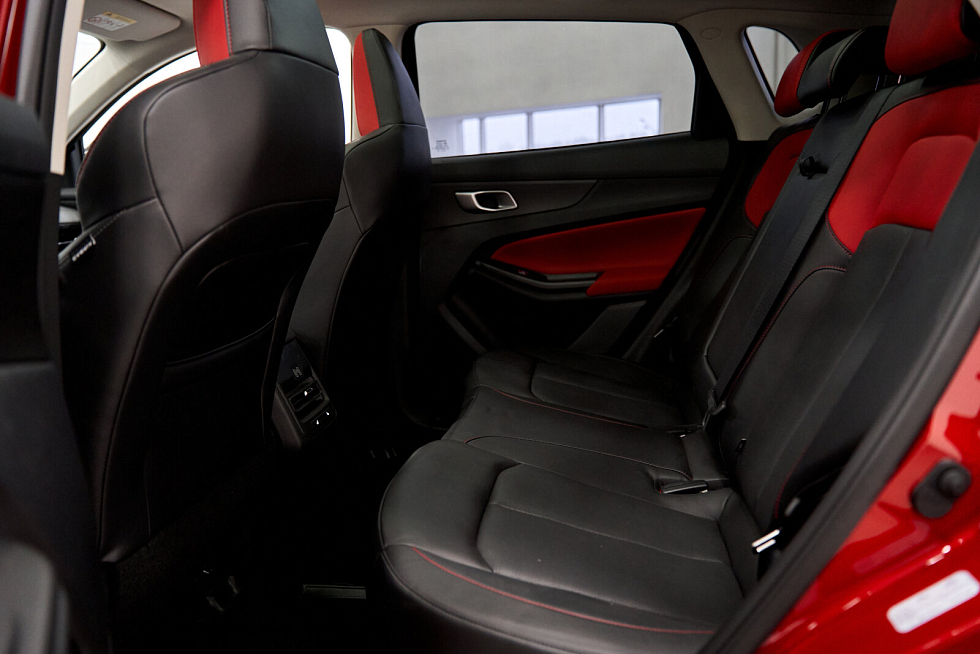 Changan UNI-S (CS55 Plus) Luxe, красный