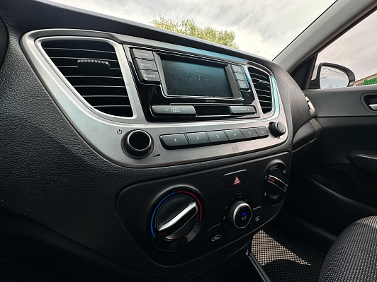 Hyundai Solaris Специальная Серия "10 лет", 2021 года, пробег 89000 км