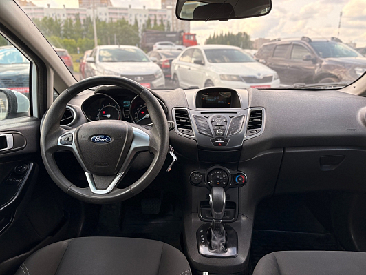 Ford Fiesta Trend, 2016 года, пробег 130290 км